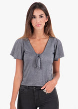 Cargar imagen en el visor de la galería, Blusa con escote anudado - RAQUEL