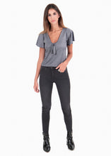 Cargar imagen en el visor de la galería, Blusa con escote anudado - RAQUEL