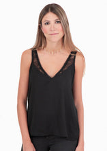 Cargar imagen en el visor de la galería, Blusa con escote de encaje - VIENA