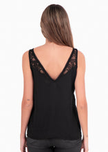 Cargar imagen en el visor de la galería, Blusa con escote de encaje - VIENA