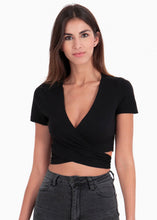 Cargar imagen en el visor de la galería, Blusa crop con cruce en espalda - BRUSELAS