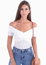Cargar imagen en el visor de la galería, Blusa campesina con cruce en escote - AMANDA