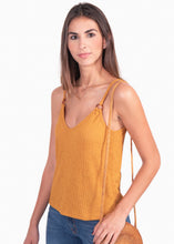 Cargar imagen en el visor de la galería, Blusa con argollas en tiras - ADELAIDA