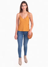 Cargar imagen en el visor de la galería, Blusa con argollas en tiras - ADELAIDA