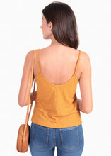 Cargar imagen en el visor de la galería, Blusa con argollas en tiras - ADELAIDA
