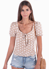 Cargar imagen en el visor de la galería, Blusa con anudado en escote y estampado de puntos - MAR