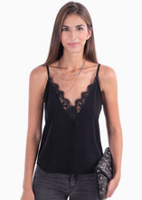 Cargar imagen en el visor de la galería, Blusa con escote en encaje - DALIA