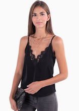 Cargar imagen en el visor de la galería, Blusa con escote en encaje - DALIA