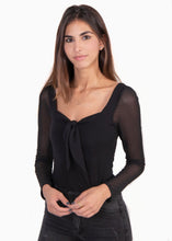 Cargar imagen en el visor de la galería, Blusa anudada en escote manga larga - RENATA