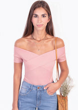 Cargar imagen en el visor de la galería, Blusa campesina con cruce en escote - EVE