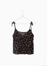 Cargar imagen en el visor de la galería, Blusa con botones y anudados en tiras - CARINA