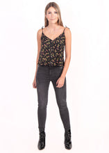 Cargar imagen en el visor de la galería, Blusa con botones y anudados en tiras - CARINA