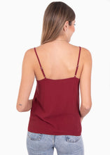 Cargar imagen en el visor de la galería, Blusa con escote de encaje - ALINA